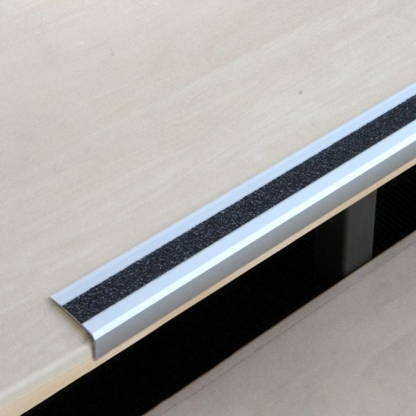 Mehlhose Antirutschtreppenkantenprofil Aluminium mit m2 Antirutschbelag, Extra Stark schwarz 53x1000x31mm, selbstklebend, ATM4SF2sk