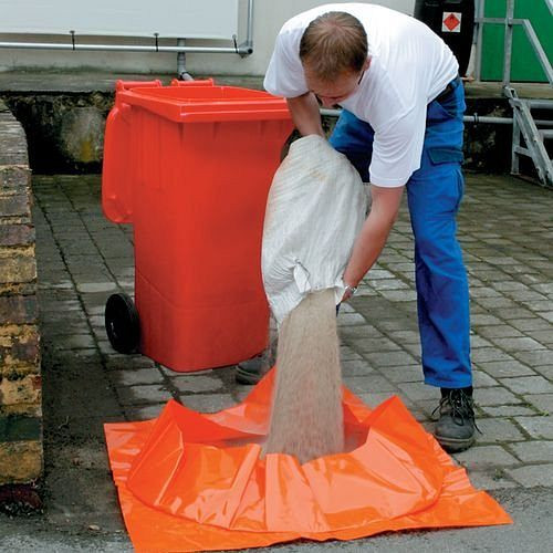 DENIOS Kanalabdeckung aus Polyethylen mit Aufkleber und 3 leeren Sandsäcken im Rollcontainer, 201660