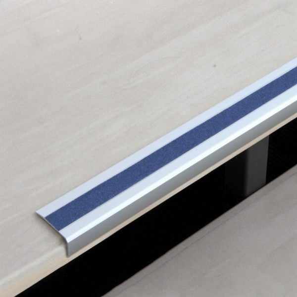 Mehlhose Antirutschtreppenkantenprofil Aluminium mit m2 Antirutschbelag, Easy Clean blau 53x800x31mm, selbstklebend, ATM3BF3sk