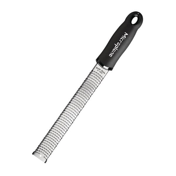 Microplane Reibe schwarz, Maße: 3,5(B) x 32,5(B) cm, Material: Edelstahl, Gewicht: 120 g, CP445